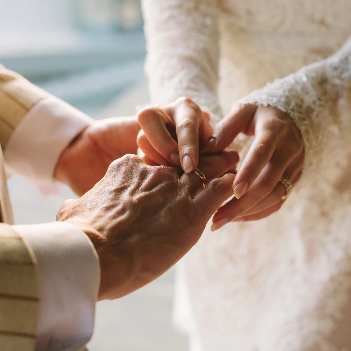 Aile Bakanlığı&rsquo;ndan yeni evlenen &ccedil;iftlere y&uuml;zde 35&rsquo;e varan indirim