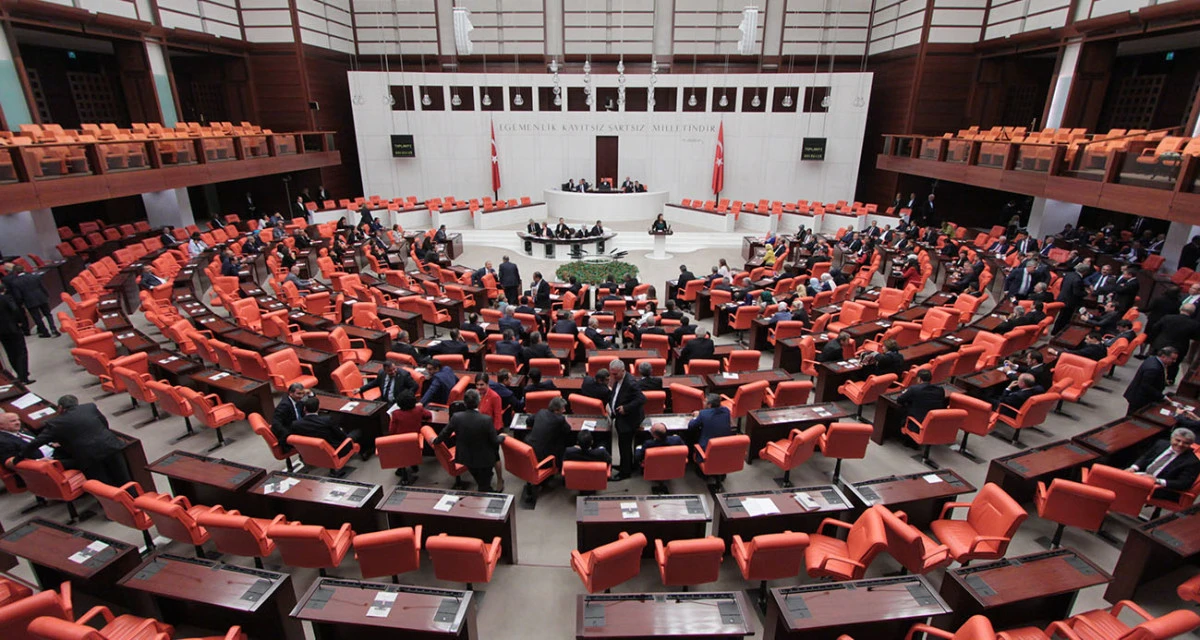 AK Parti&rsquo;den 35 Maddelik Kanun Teklifi TBMM Başkanlığı&rsquo;na Sunuldu