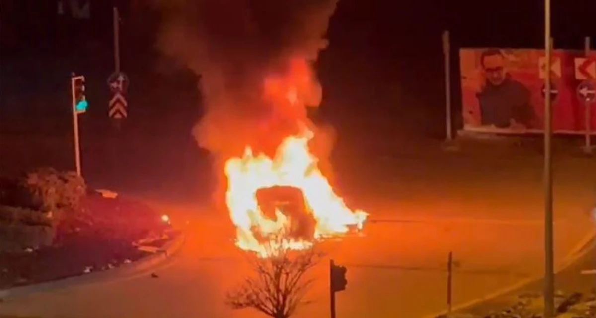 Ankara G&ouml;lbaşı'nda Korku Dolu Anlar: Ara&ccedil; Alev Topuna D&ouml;nd&uuml;!