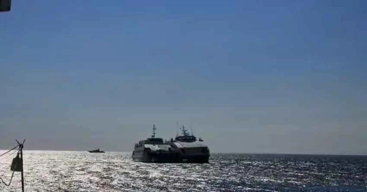 Avşa Adası&rsquo;nda Deniz Otob&uuml;s&uuml; Kazası: Yolcular G&uuml;venle Tahliye Edildi