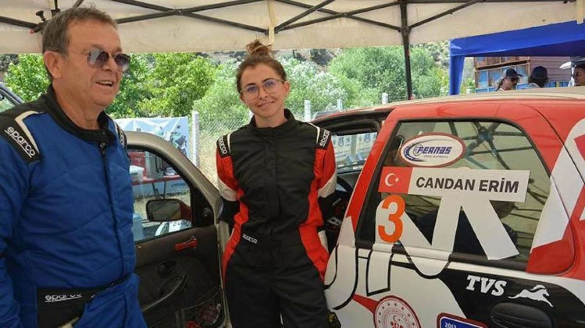 Aydın&rsquo;daki tırmanma yarışında baba-kız tek pistte yarıştı