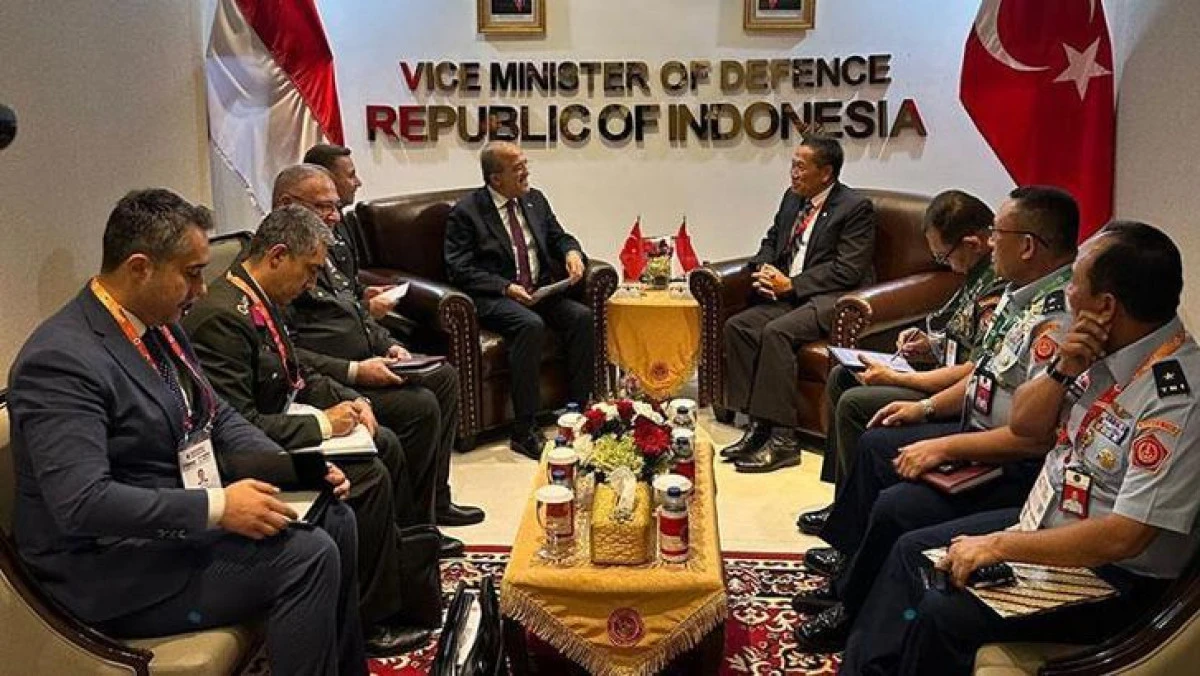 Bakan Yardımcısı Alpay ve Orgeneral Yeni&rsquo;nin Cakarta Temasları