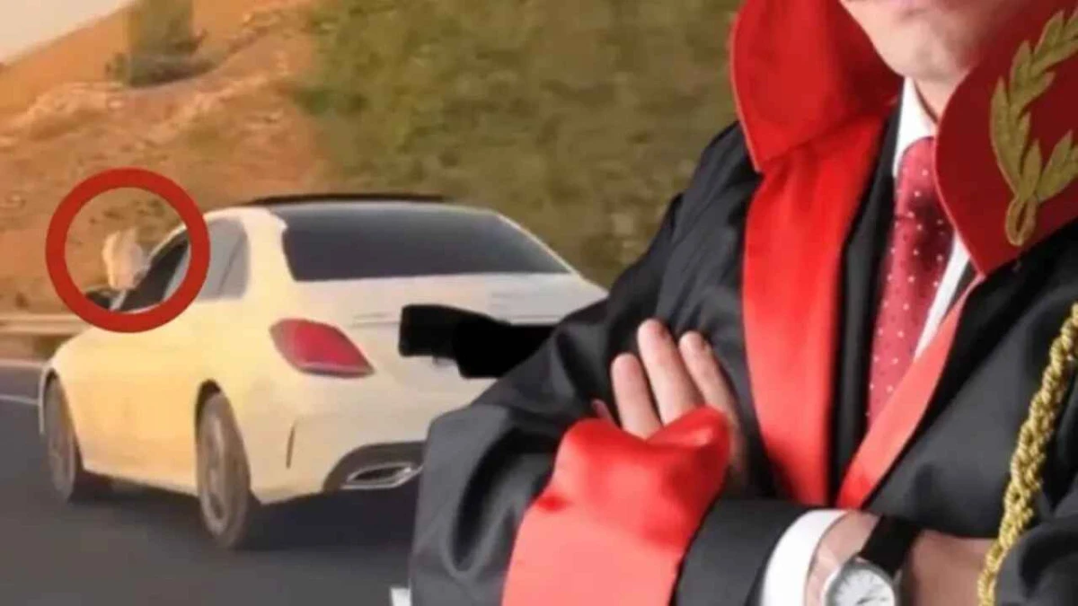 Başsavcı &Ccedil;akarlı Ara&ccedil;ta Ayaklarını Camdan Sarkıttı, Ceza Yazılmadı