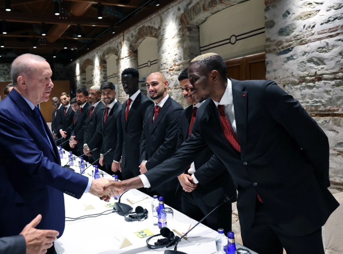 Cumhurbaşkanı Erdoğan, Galatasaray&rsquo;ı Dolmabah&ccedil;e&rsquo;de kabul etti