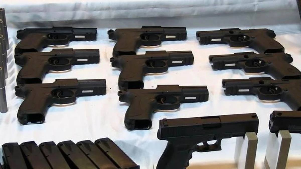 Diyarbakır&rsquo;da oyuncak&ccedil;ı d&uuml;kkanı, ka&ccedil;ak silah &uuml;retim at&ouml;lyesi &ccedil;ıktı