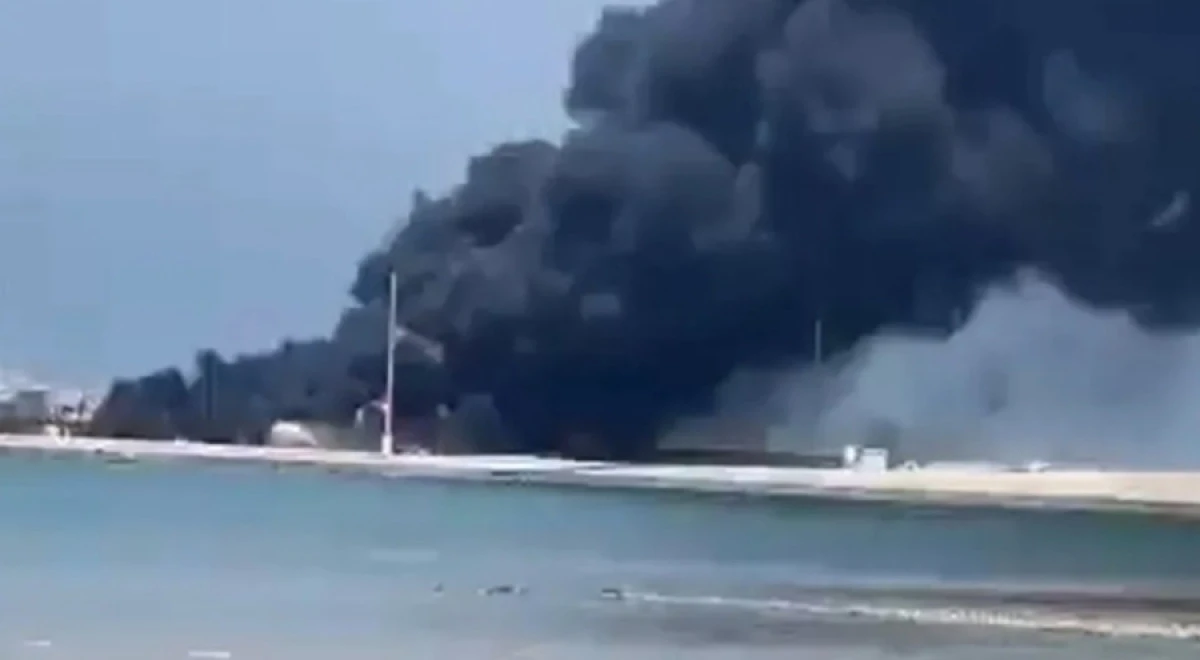 İran&rsquo;da Metanol Y&uuml;kl&uuml; Gemide Patlama: 3 &Ouml;l&uuml;, 10 Yaralı