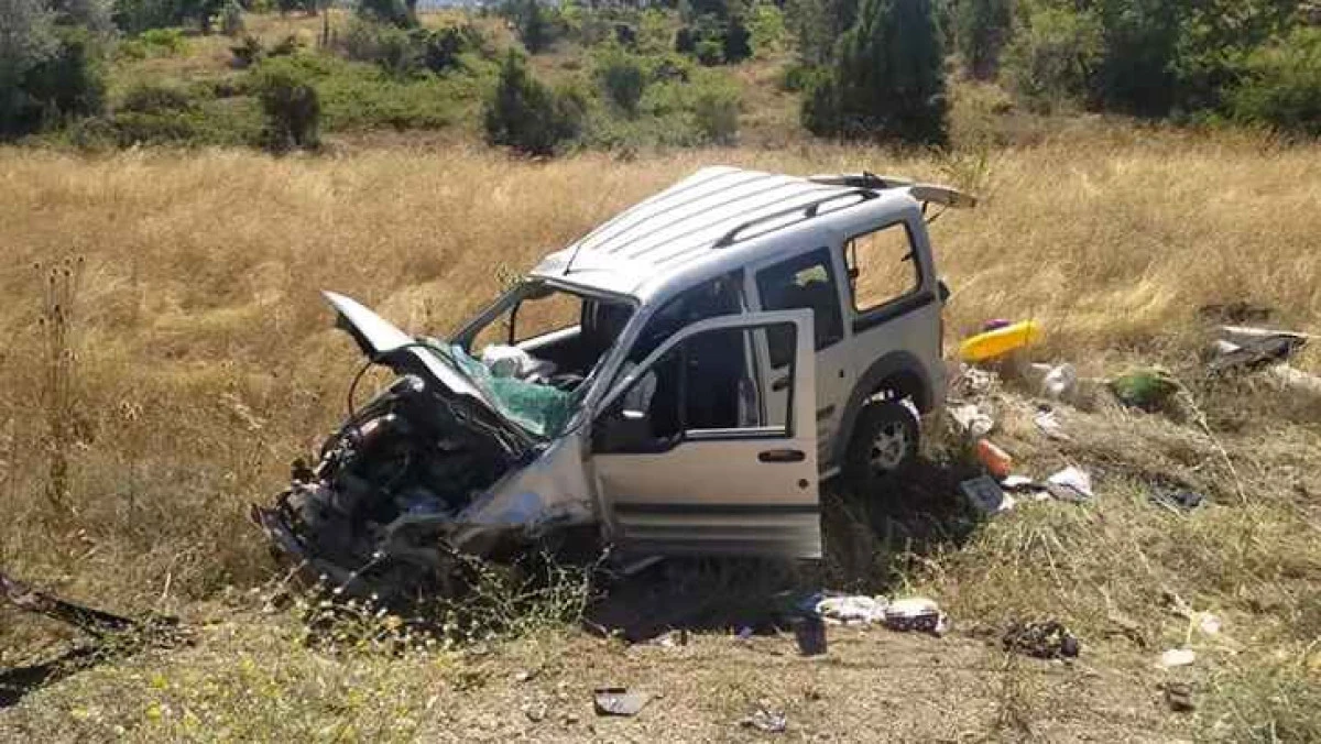 Konya&rsquo;da Feci Kaza: Hafif Ticari Ara&ccedil; Takla Attı, 2 &Ouml;l&uuml;
