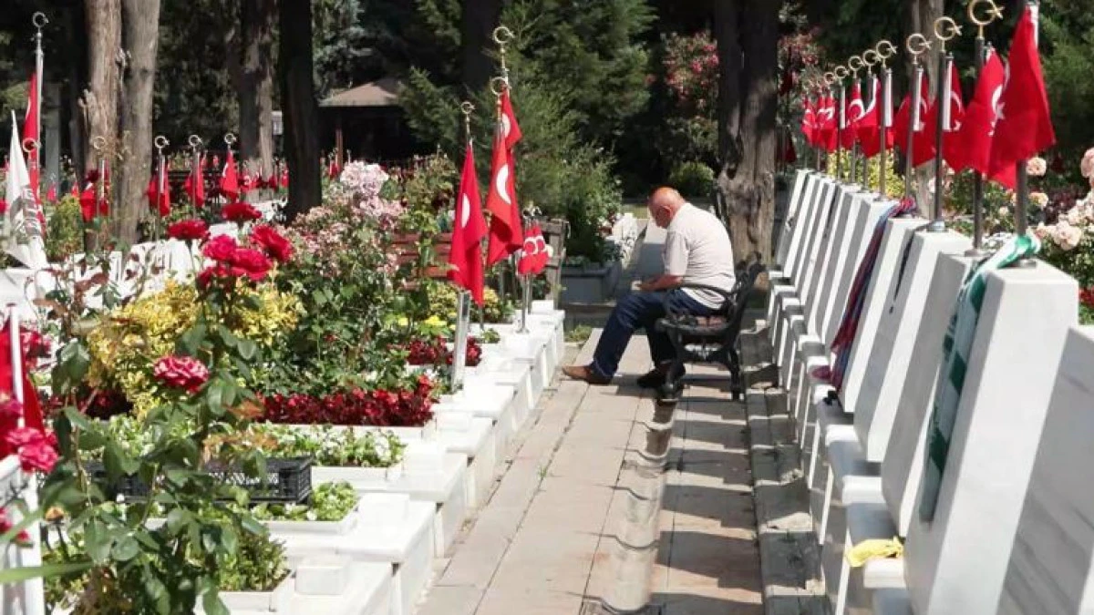 LGS&rsquo;de İkinci Oturum &Ouml;ncesi Buluşma; &Ouml;ğrenciler G&ouml;zyaşlarını Tutamadı