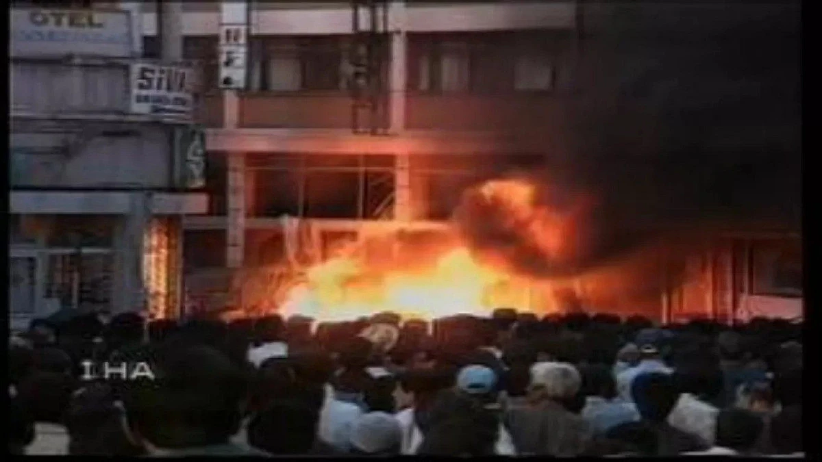 Madımak&rsquo;ın 32. Yılı: 23 Sanıktan 17&rsquo;si Tahliye, 2&rsquo;si Afla Serbest