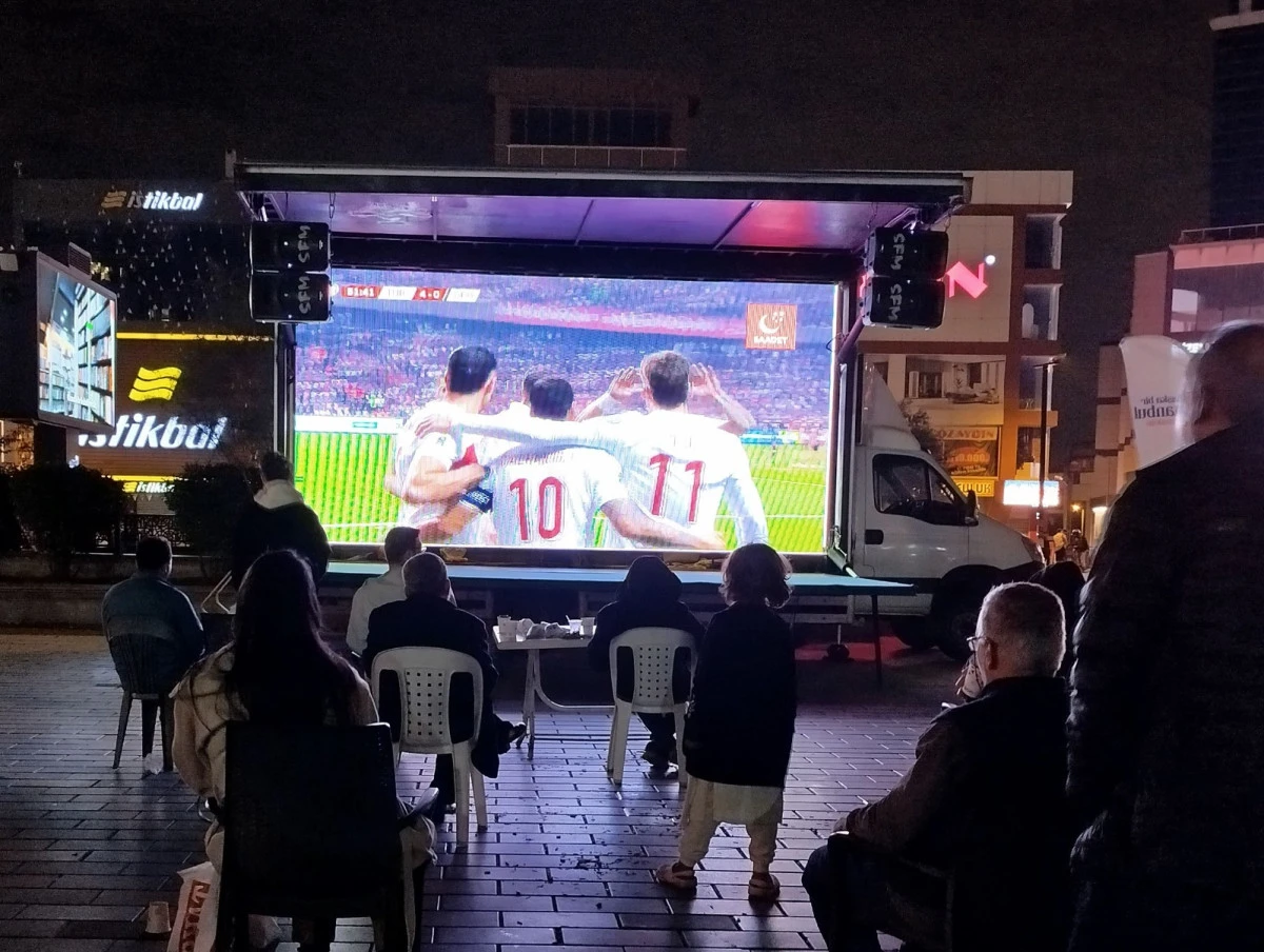 Milli Ma&ccedil; Coşkusu Esenyurt&rsquo;ta yaşandı