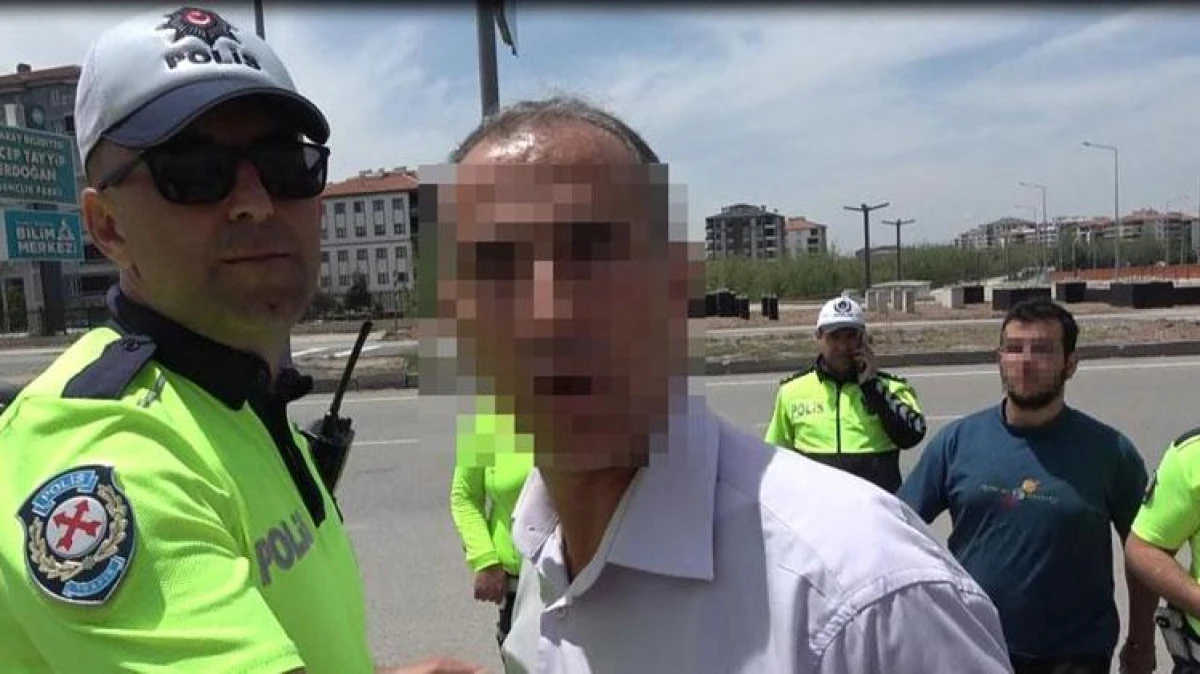 Plakasını Bantlayan S&uuml;r&uuml;c&uuml;ye &ldquo;Cenazem Var&rdquo; Savunması