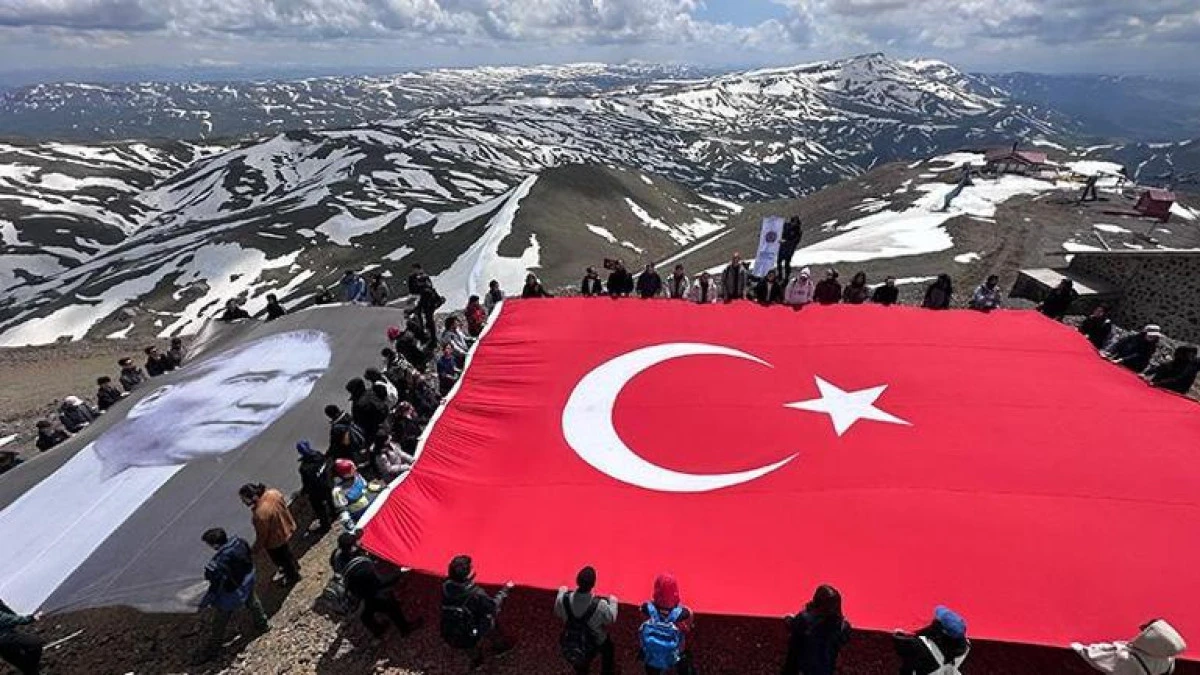 T&uuml;rkiye&rsquo;de 19 Mayıs Coşkusu: Her Yerde Bayram, Her Yerde Gurur