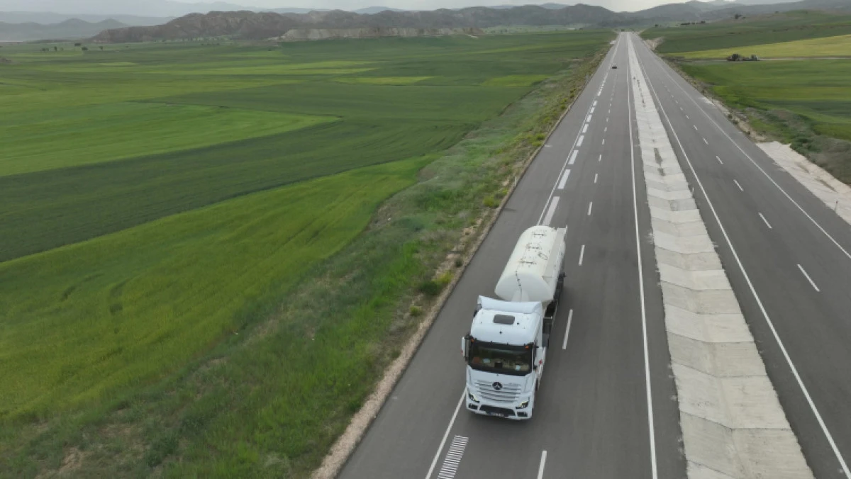 T&uuml;rkiye&rsquo;de bir ilk: Asfaltta T&uuml;rk Marşı seslenecek