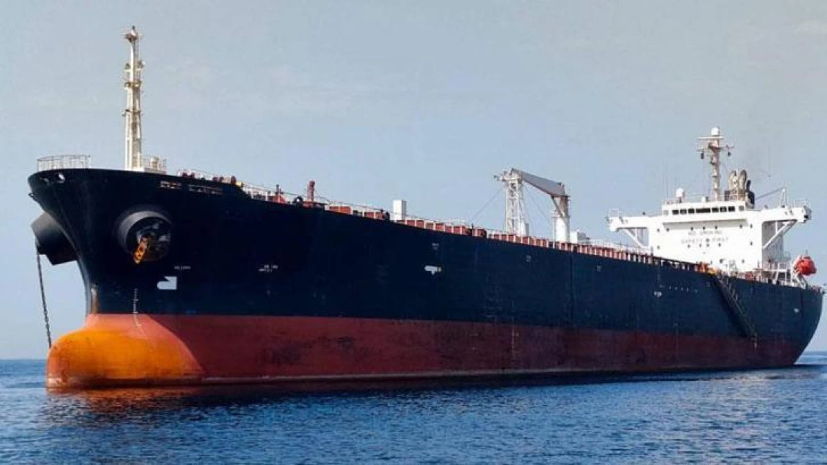 Umman K&ouml;rfezi&rsquo;nde &lsquo;Adalynn&rsquo; Tankeri &Ccedil;arpıştı: 24 Kişi Kurtarıldı