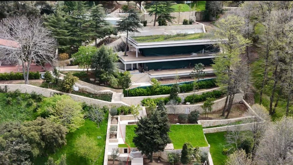 Vanik&ouml;y&rsquo;deki Ka&ccedil;ak Villada İnşaat S&uuml;r&uuml;yor: R&uuml;şvet İddiaları G&uuml;ndemde